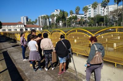 Moradoras do bairro Cristal visitam estação do Dmae