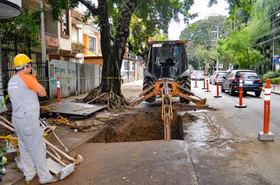 Prefeitura inicia reparos na rede pluvial da Dr. Timóteo