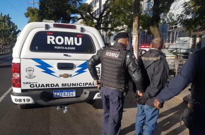 Guarda Municipal captura foragidos da Justiça em operação na orla