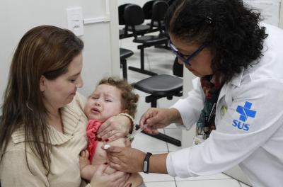 Casos de sarampo alteram recomendação para vacinação de crianças