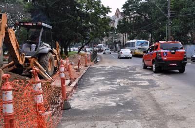 Dmae conclui conserto na avenida Praia de Belas