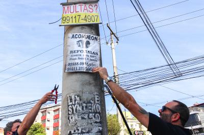 DMLU atua na retirada de publicidade irregular