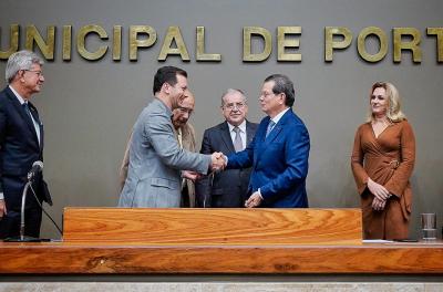 Prefeito participa de sessão de tÃtulo de Cidadão de Porto Alegre