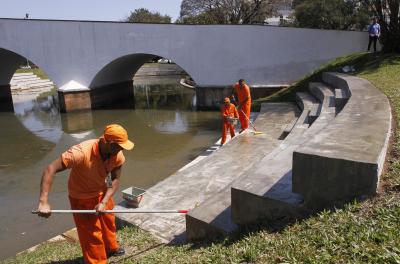 Largo dos Açorianos recebe pintura antipichação