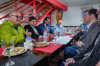 Prefeito ouve pleitos de moradores sobre albergue no Floresta