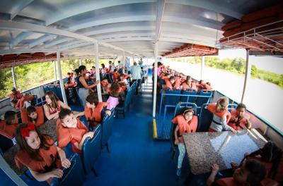 Passeio infantil de barco