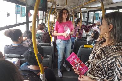 Outubro Rosa: Carris a Imama realizam atividades nos ônibus