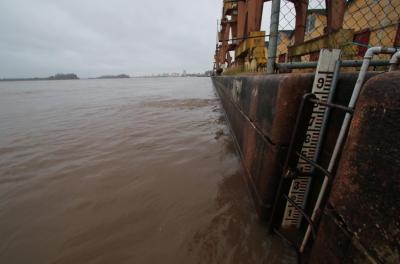 Defesa Civil de Porto Alegre monitora nível do Guaíba 