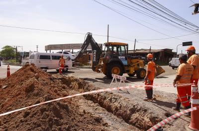 Dmae promove ações de drenagem na Bernardino Silveira Pastoriza
