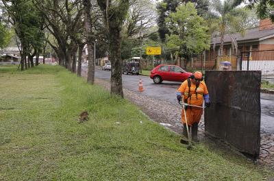 Prefeitura divulga programação de capina e roçada desta quinta