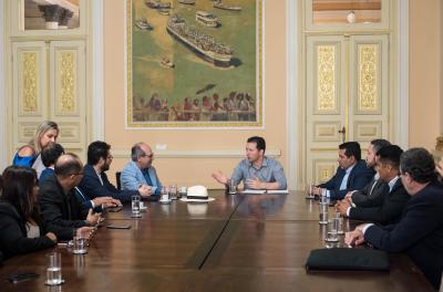 Prefeito de AraguaÃna conhece escolas comunitárias da Capital