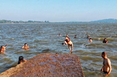 Praias permanecem liberadas para os banhistas