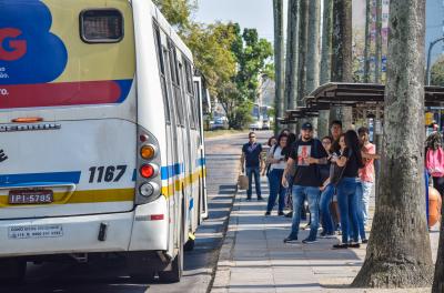 Empresas de ônibus devem informar arrecadação com publicidade