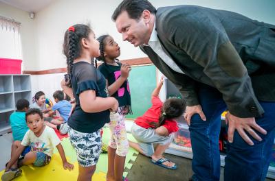 Marchezan visita escola comunitária no Rubem Berta