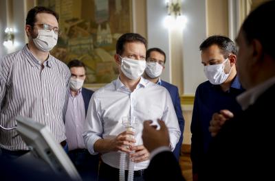 Prefeito negocia compra de 200 respiradores para Porto Alegre