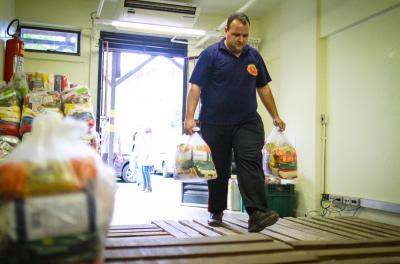 Fasc recebe sete toneladas de alimentos do Grêmio