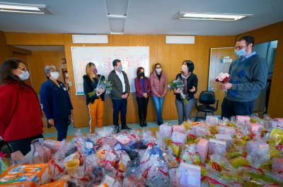 Mães do Hospital Presidente Vargas ganham kits de presente
