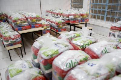 Prefeitura distribui 244 toneladas de alimentos para alunos da rede pública