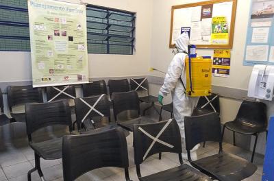 Desinfecção de locais públicos segue nesta quinta-feira