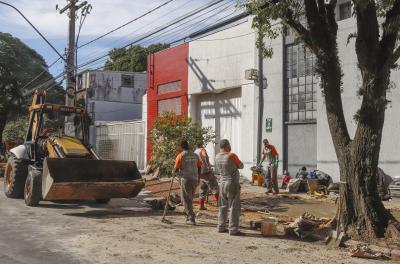 Dmae reconstrói mais um trecho da rede de drenagem no 4º Distrito