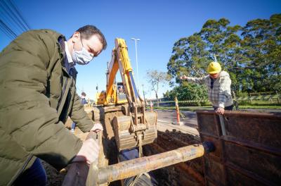 Prefeito vistoria execução das obras da adutora Ouro Preto 