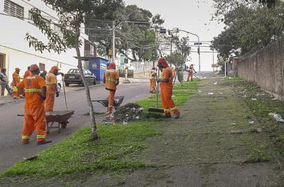 ito bairros recebem serviços de capina e roçada nesta quinta-feira