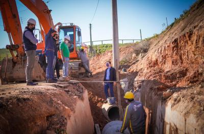 Obras de infraestrutura e pavimentação demandadas pela comunidade avançam na Zona Sul