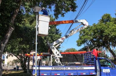 Equipes fazem manutenção em 142 pontos de iluminação pública