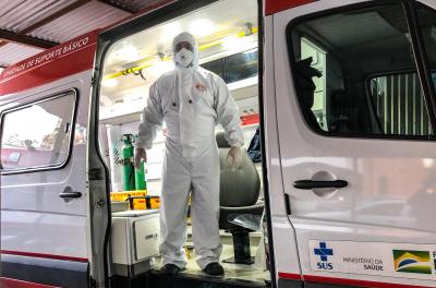 Equipes do Samu recebem roupas especiais para atendimento