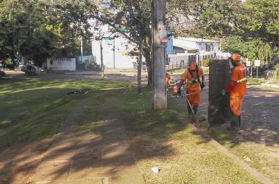 Prefeitura realiza serviços de capina e roçada nesta segunda-feira