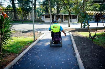 Centro de Saúde do IAPI recebe revitalização de passeios e acessibilidade