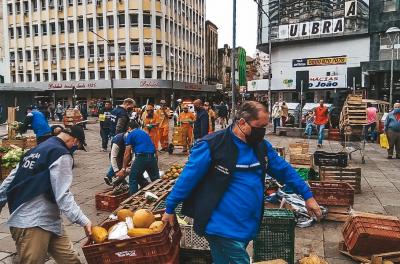 Fiscalização apreende duas toneladas de alimentos vendidos de forma irregular no Centro Histórico