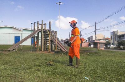 Prefeitura divulga serviços de corte de grama e limpeza de praças nesta quinta