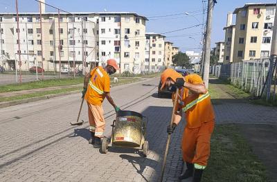 Prefeitura realiza serviços de capina e roçada nesta quinta-feira