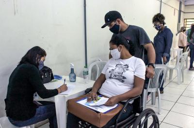 Mais 77 famÃlias da Vila Nazaré assinam contratos de novas moradias