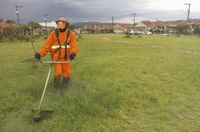 Prefeitura divulga serviços de corte de grama e limpeza de praças nesta segunda-feira