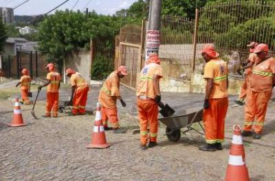 Prefeitura realiza serviços de capina e roçada