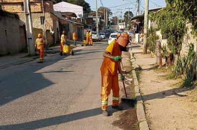 Prefeitura realiza serviços de capina e roçada