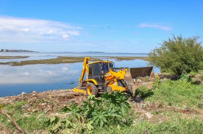 DMLU realiza operação especial de limpeza na orla no GuaÃba