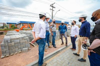 Secretário vistoria obras da rua José Pedro Boéssio