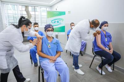 Covid-19: Hospitais de Porto Alegre iniciam vacinação de profissionais