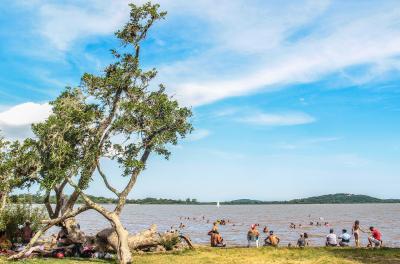 Prefeito vistoria melhorias na orla do Lami