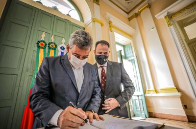 Ricardo Gomes assume como prefeito em exercÃcio