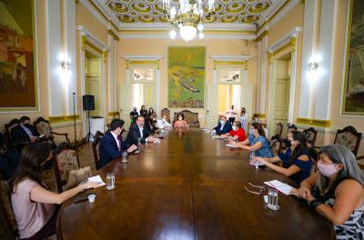 Prefeitura dialoga com sindicatos de educação sobre reabertura das escolas