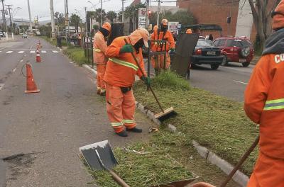 Prefeitura realiza serviços de capina e roçada