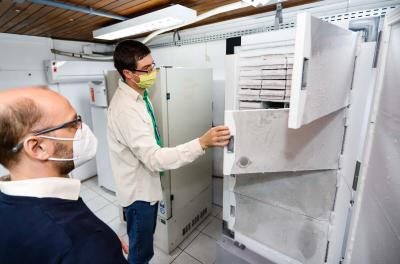 Saúde visita estrutura de ultrafreezers da UFRGS