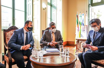 Prefeito recebe cônsul do Japão em Porto Alegre