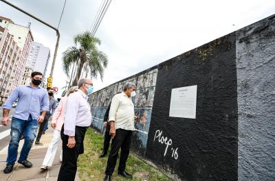 Três empresas apresentam propostas para adoção do muro da Mauá