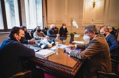 Prefeitura e Estado debatem acordo para solucionar impasse de famÃlias da Ilha do Pavão