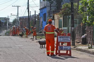 Prefeitura realiza serviços de capina e roçada